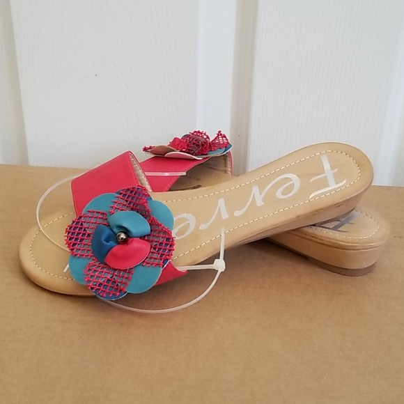 Women Sandels - Picture 2 of 3